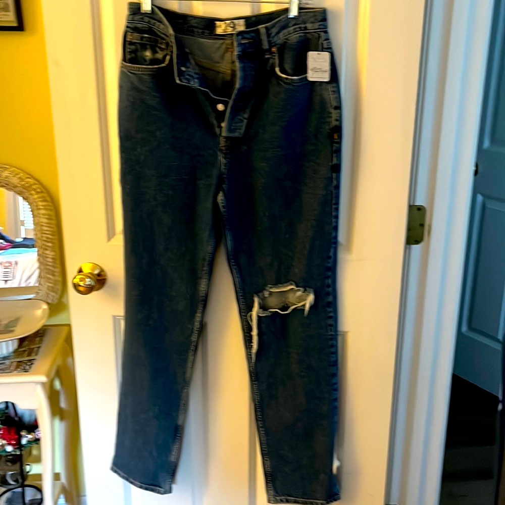 NWT! Free People!! Women’s Straight Leg Distressed Jeans. Size 29. 31” inseam